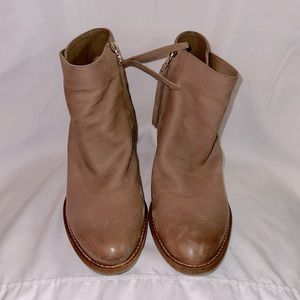 Sam Eldeman Sz.9.5 Praline Leather Bootie